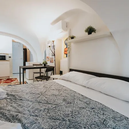 Al Sottosopra شقة باري